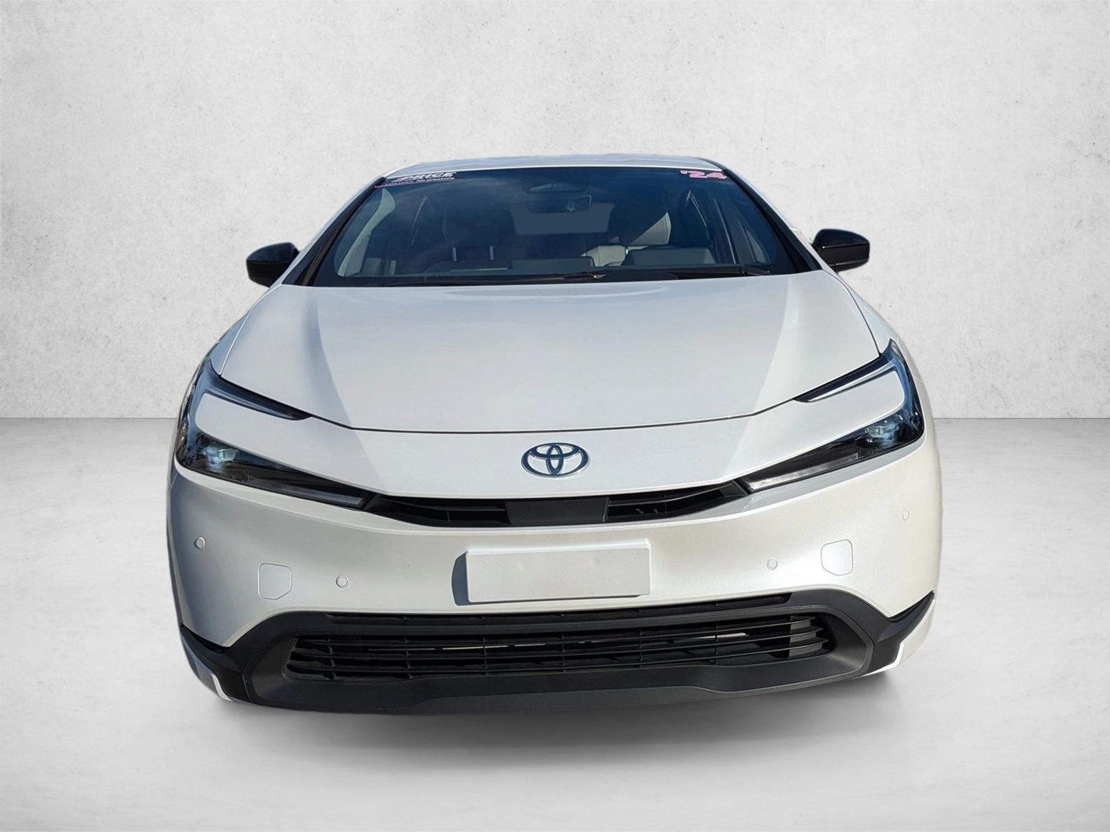 2024 Toyota Prius LE photo 2