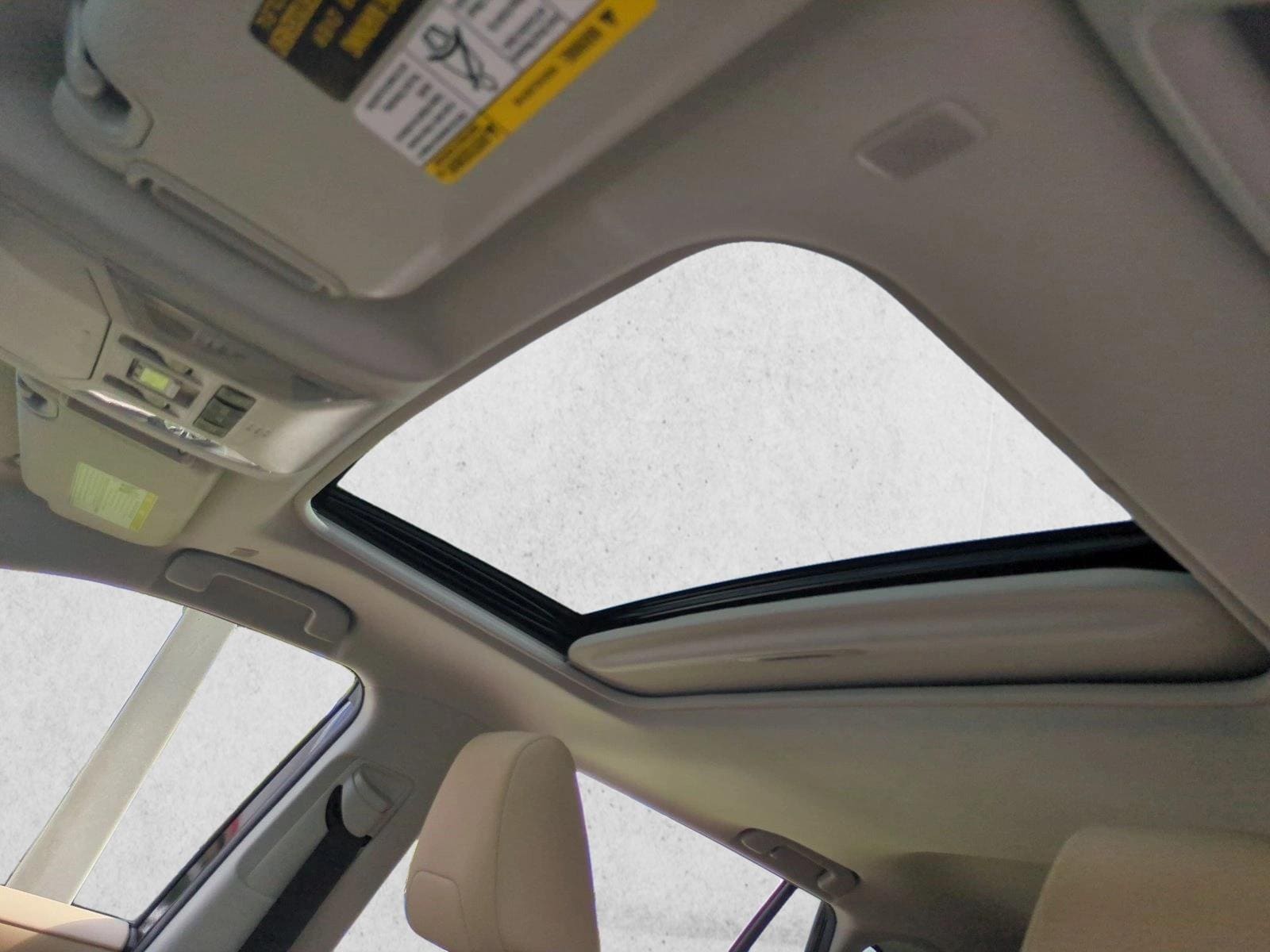 2025 Toyota RAV4 XLE - Photo 15