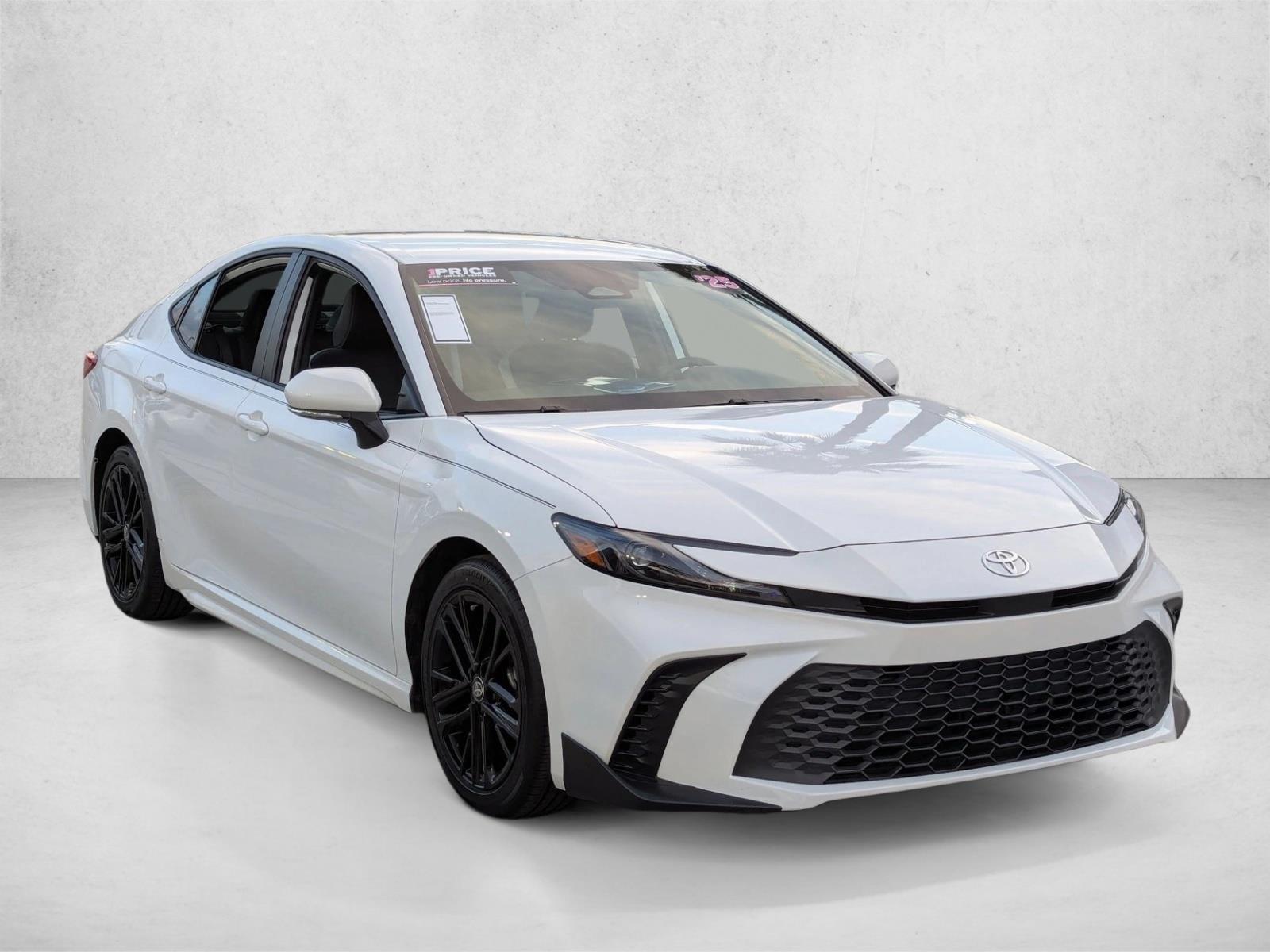 2025 Toyota Camry SE photo 3