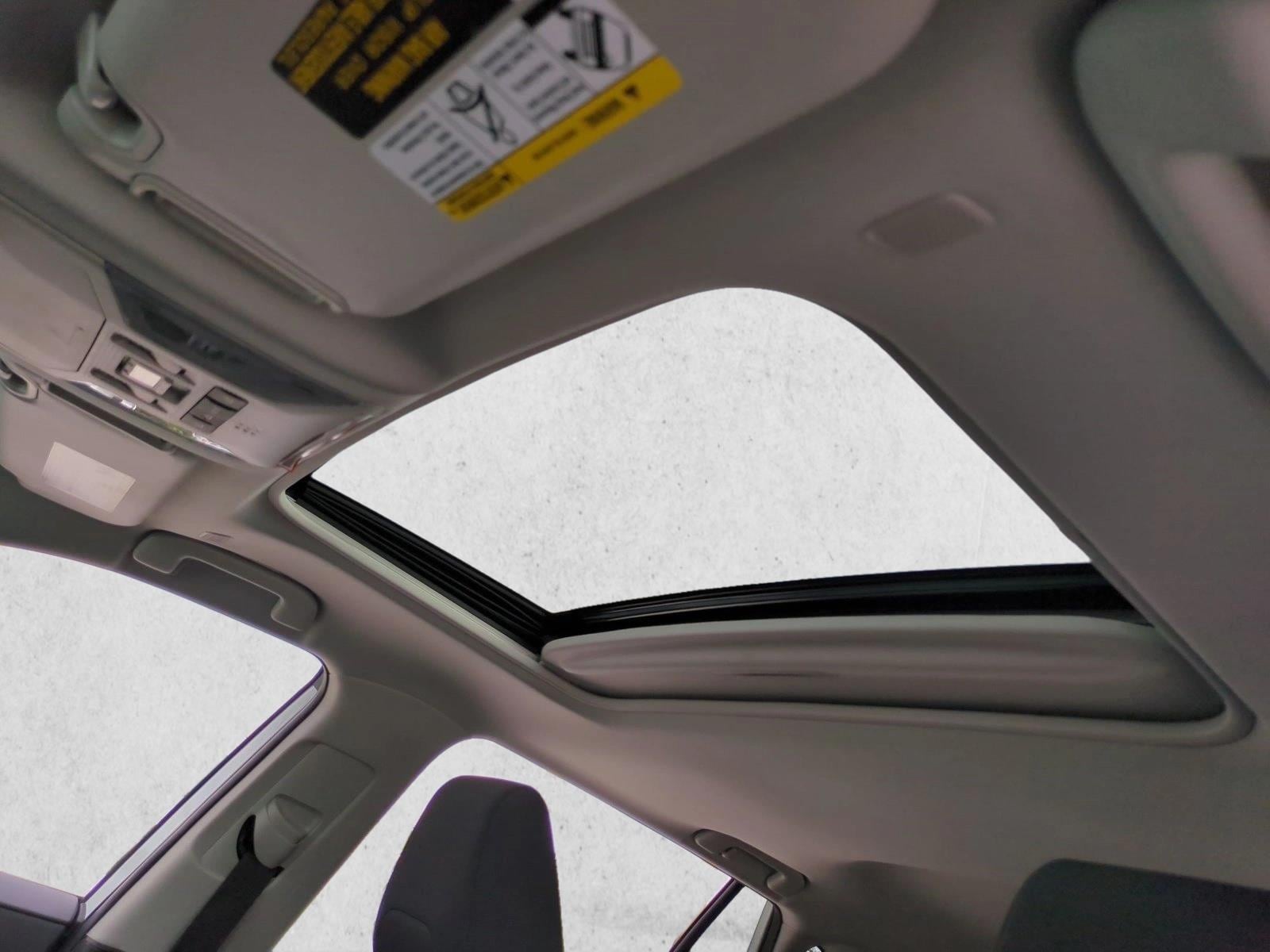 2025 Toyota RAV4 XLE - Photo 15
