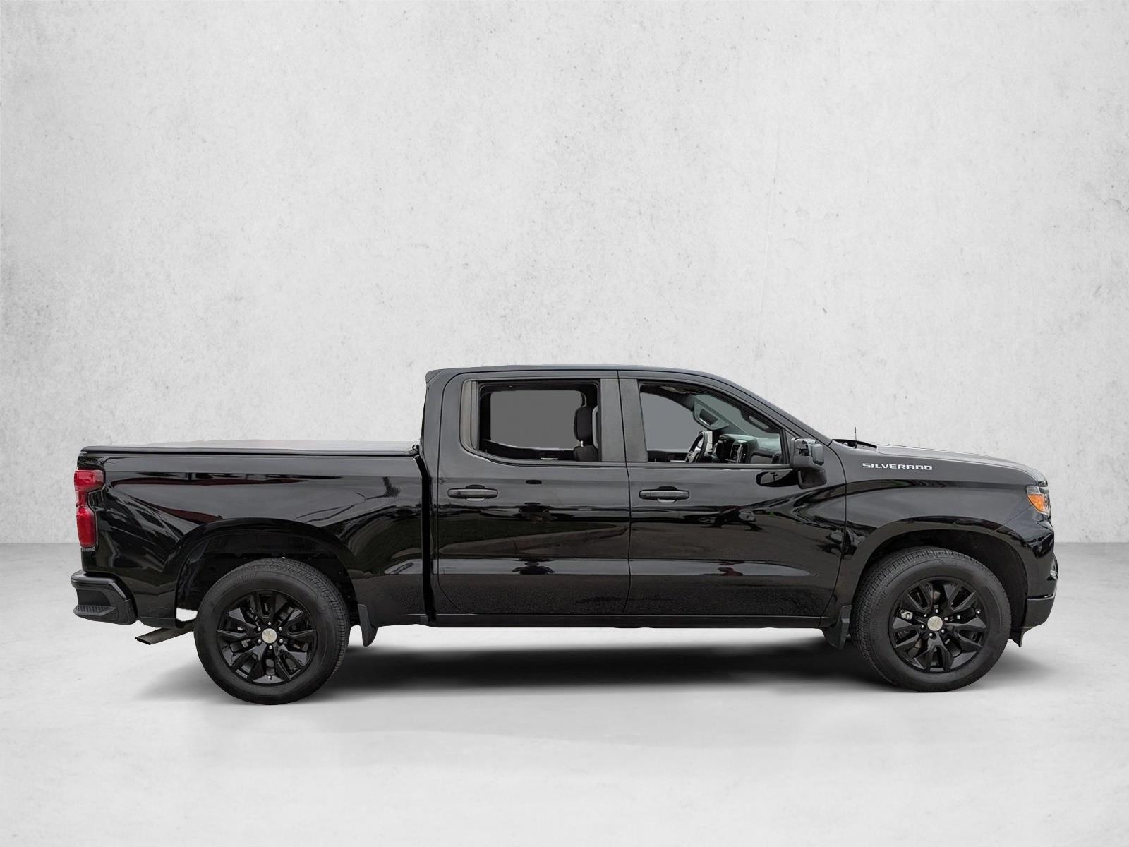 2023 Chevrolet Silverado 1500 Custom photo 2