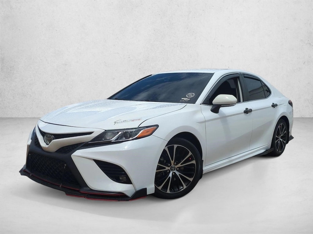 Used 2020 Toyota Camry SE Sedan