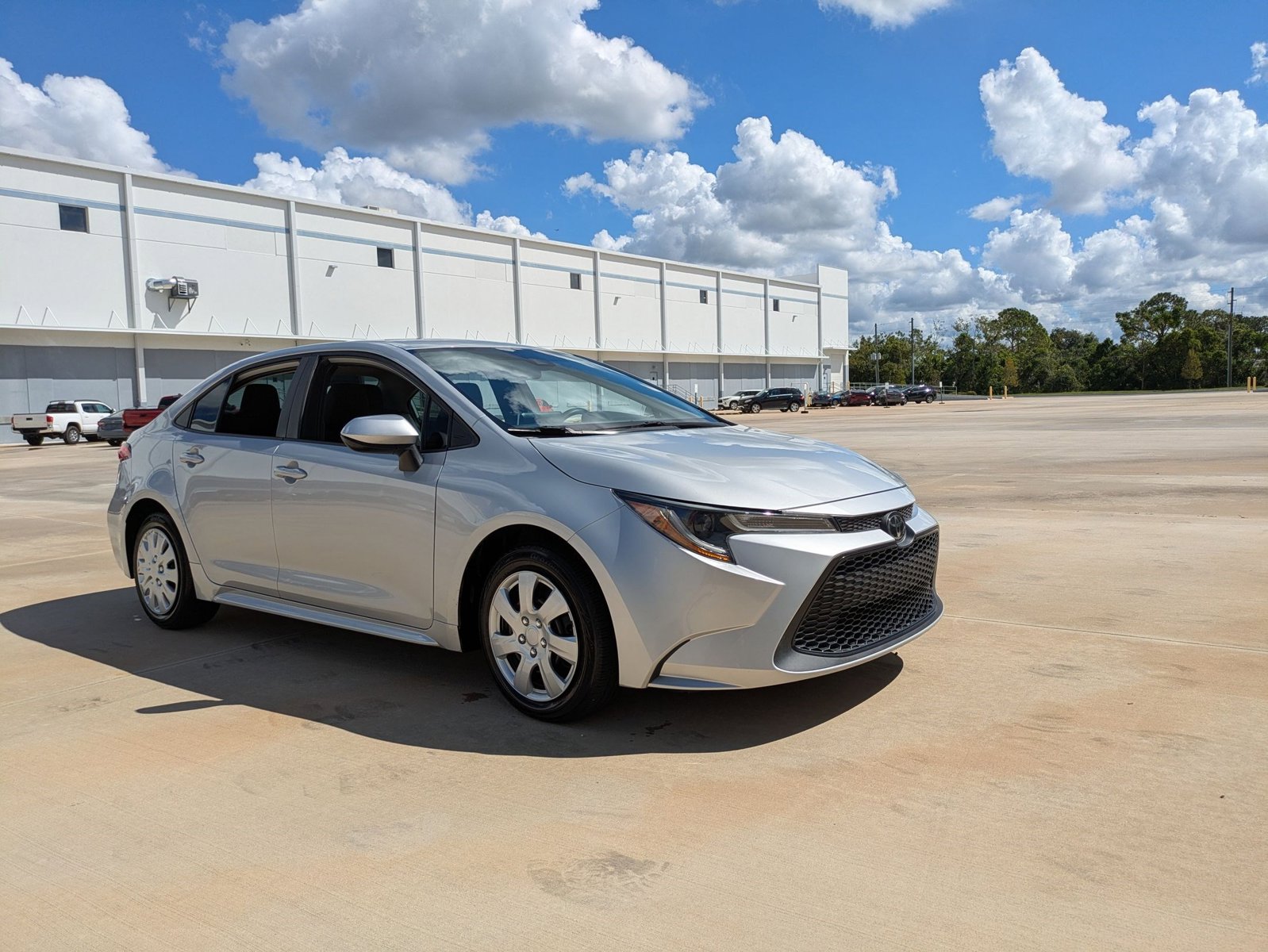 2021 Toyota Corolla LE photo 3