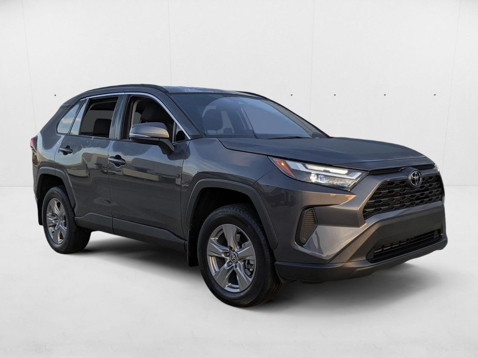 2024 Toyota RAV4 XLE photo 3