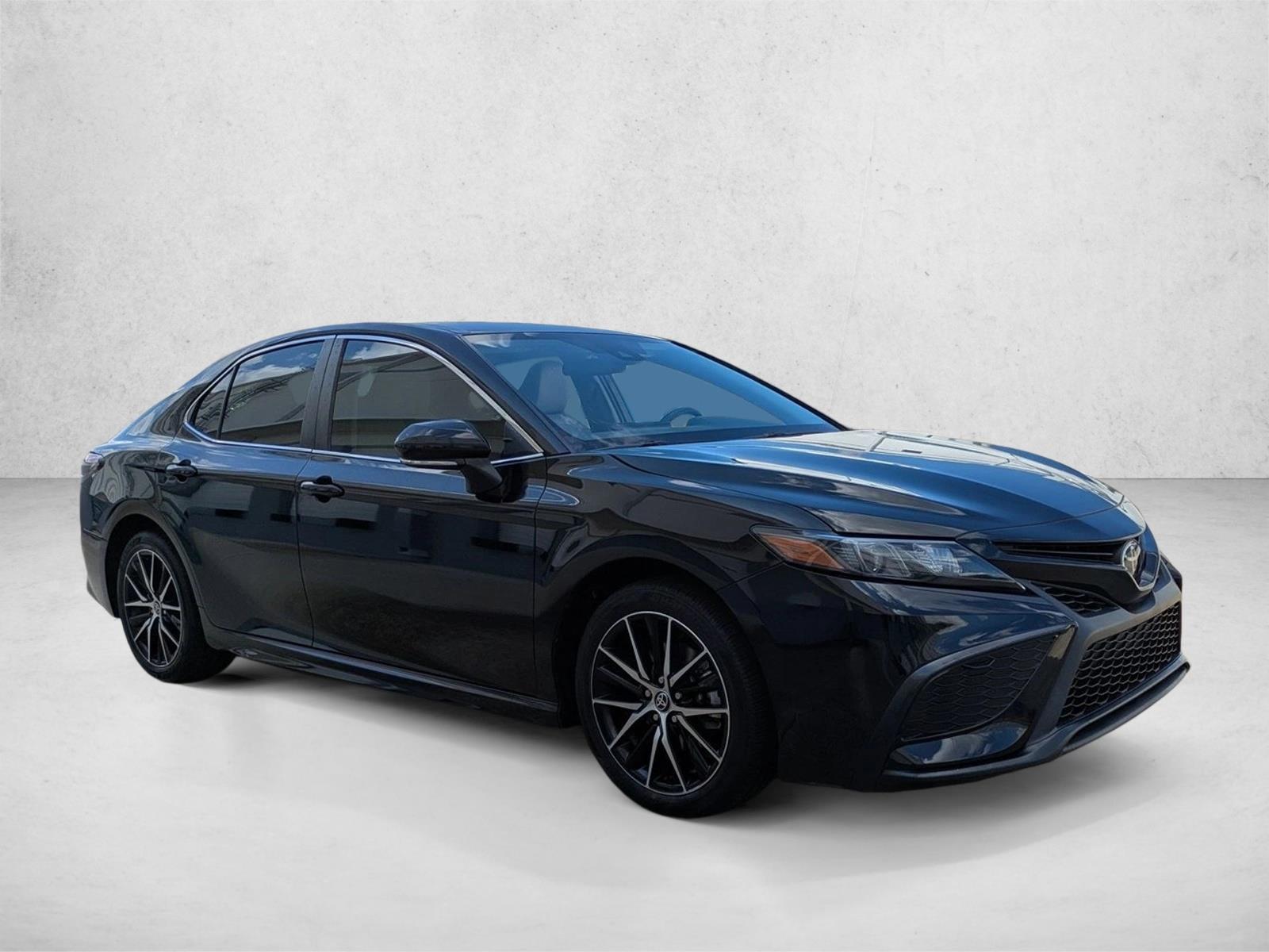 2023 Toyota Camry SE photo 3