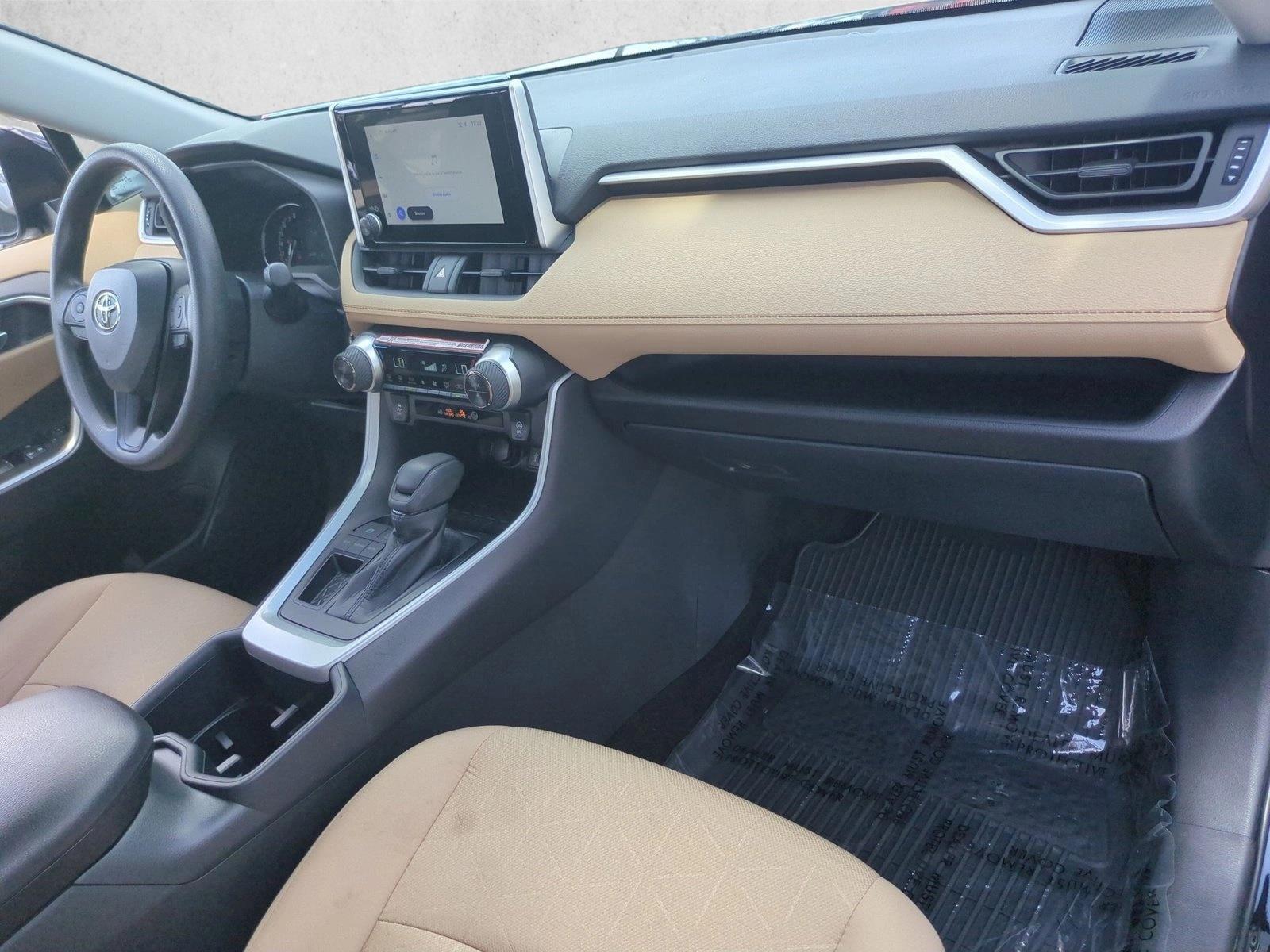 2025 Toyota RAV4 XLE - Photo 22