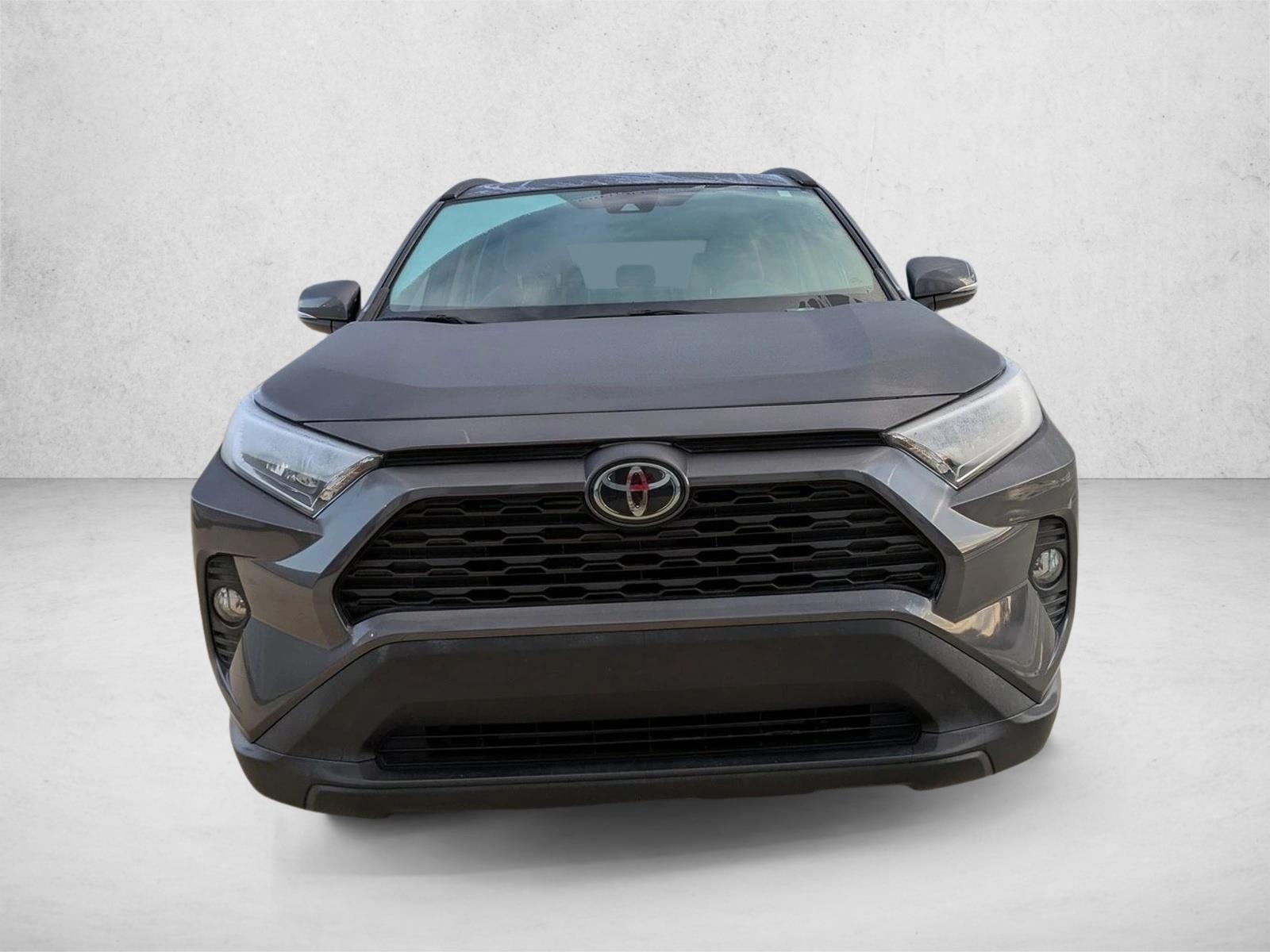 2020 Toyota RAV4 XLE photo 2