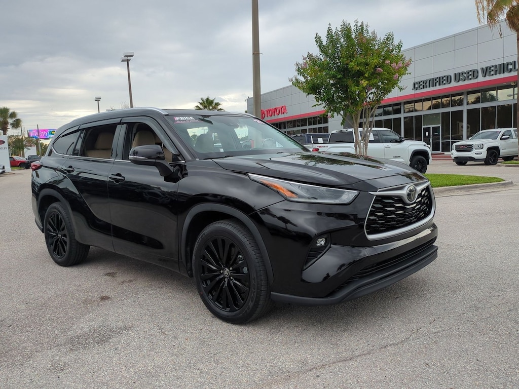 Used 2021 Toyota Highlander XLE SUV