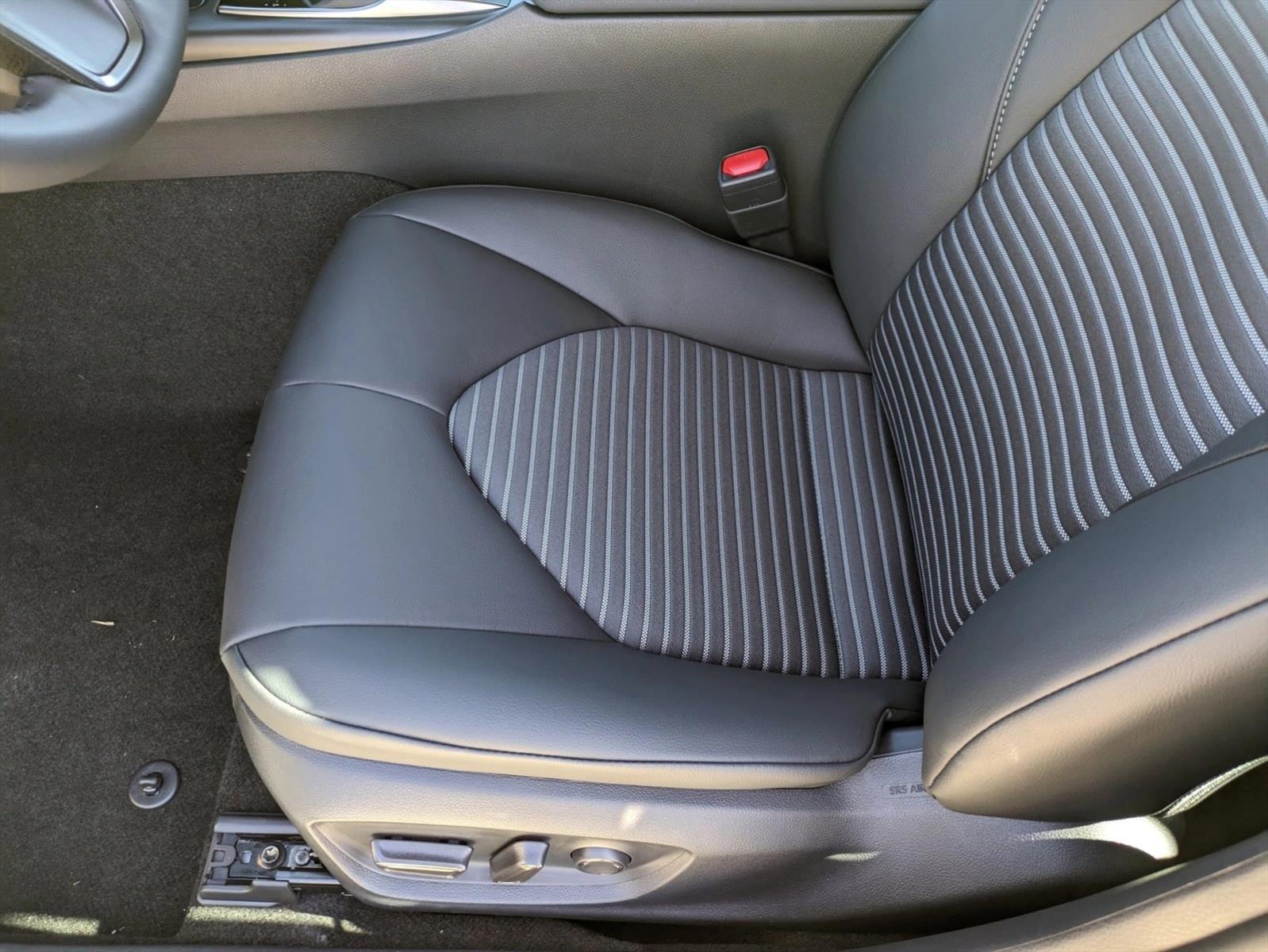 2024 Toyota Camry SE photo 4