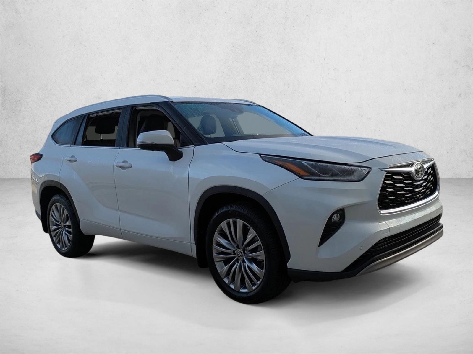 2024 Toyota Highlander Platinum photo 3