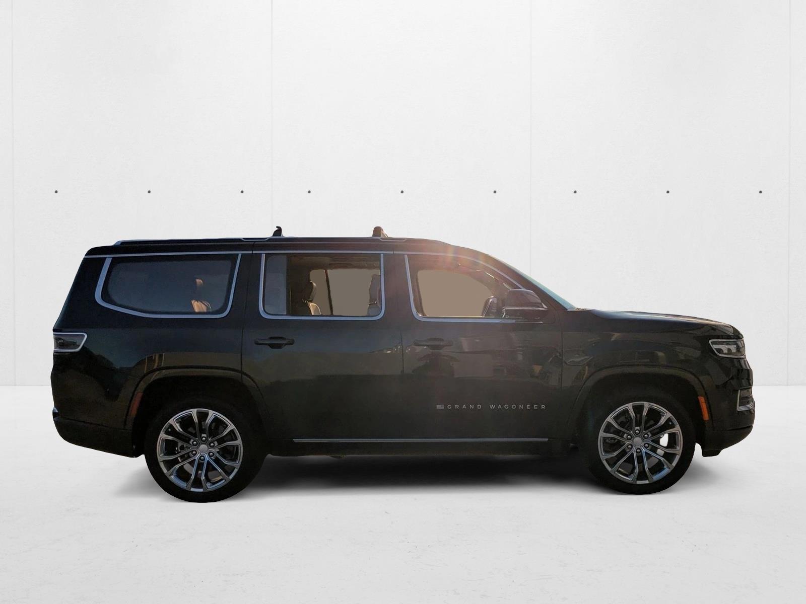 2022 Jeep Grand Wagoneer II photo 4