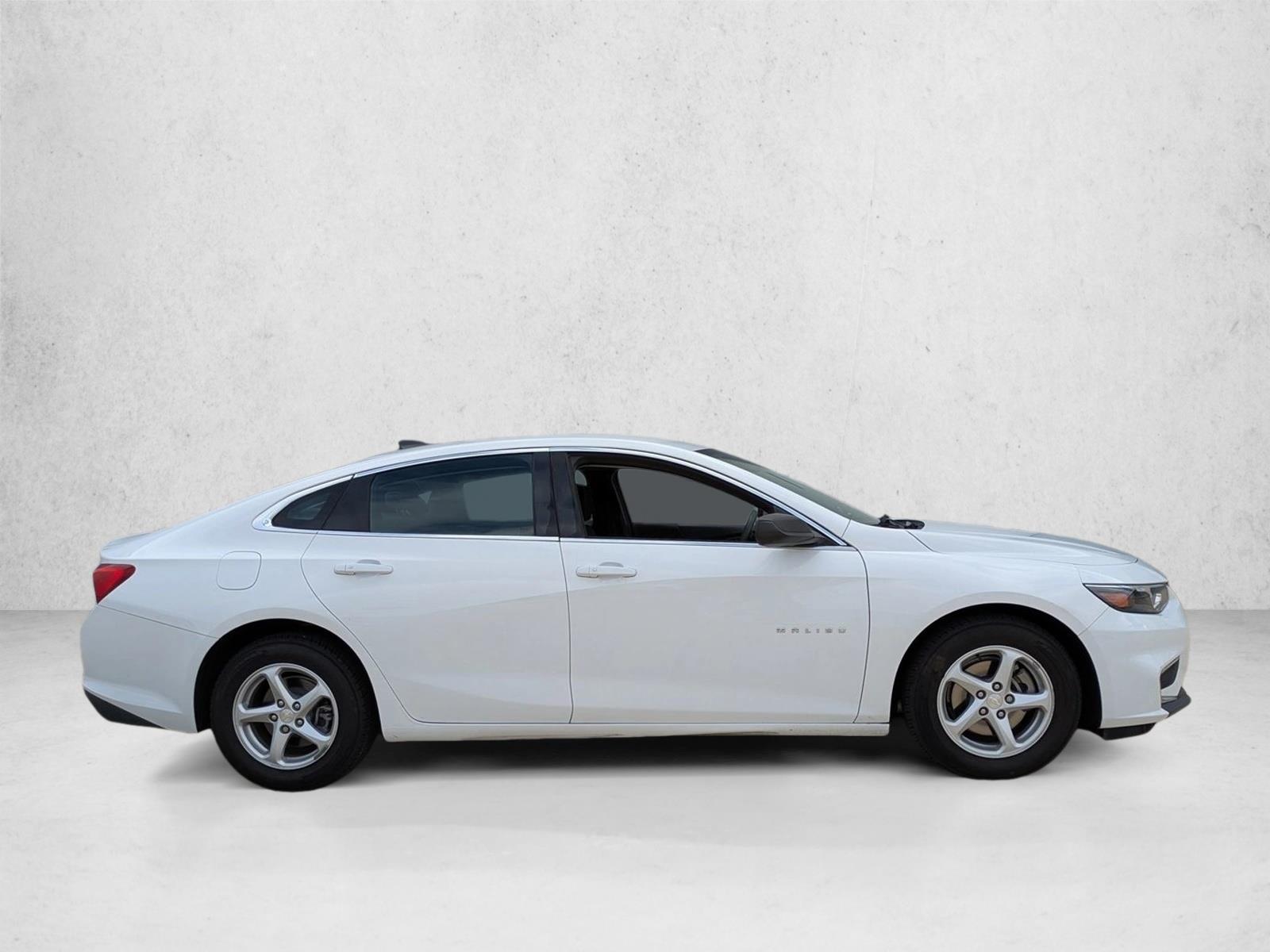 2018 Chevrolet Malibu LS photo 4
