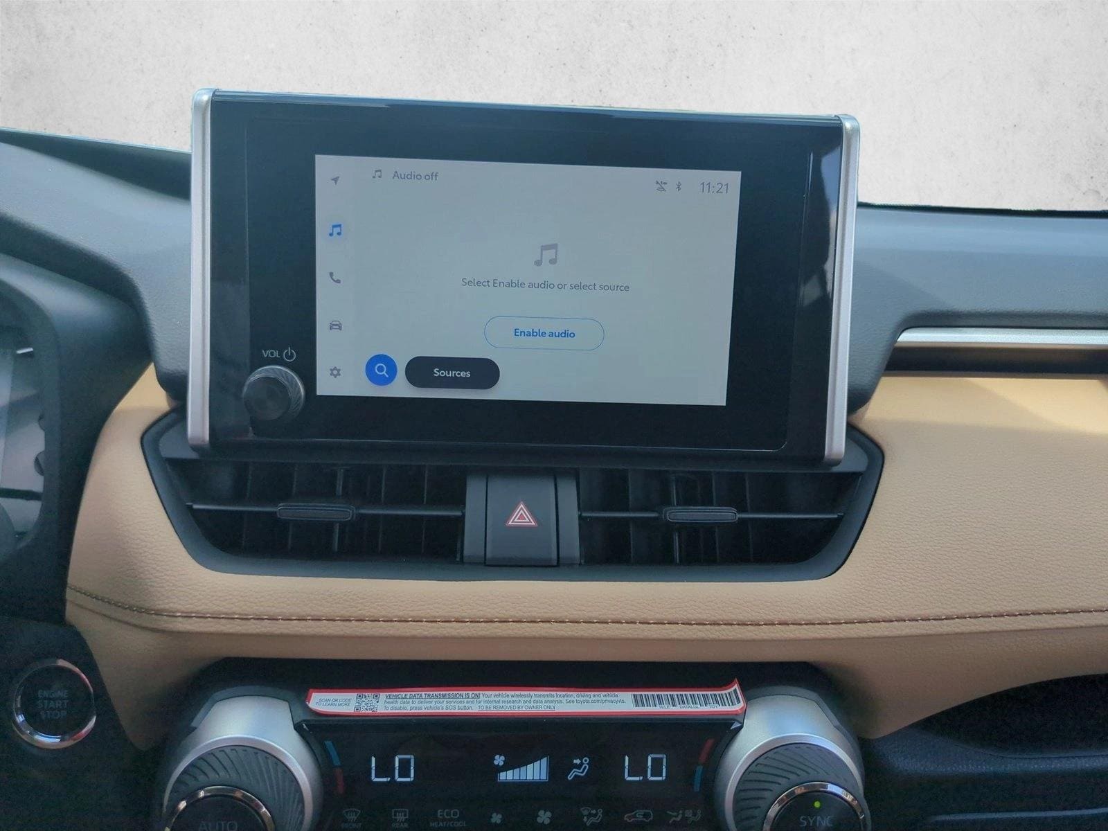 2025 Toyota RAV4 XLE - Photo 14