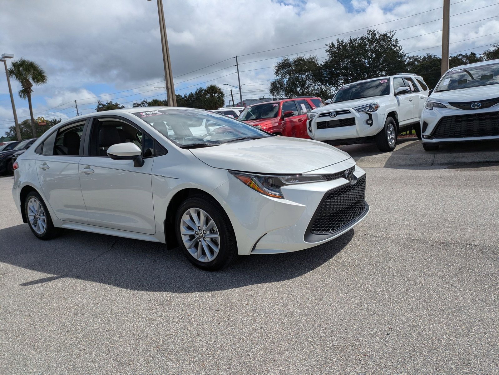2021 Toyota Corolla LE Premium photo 3