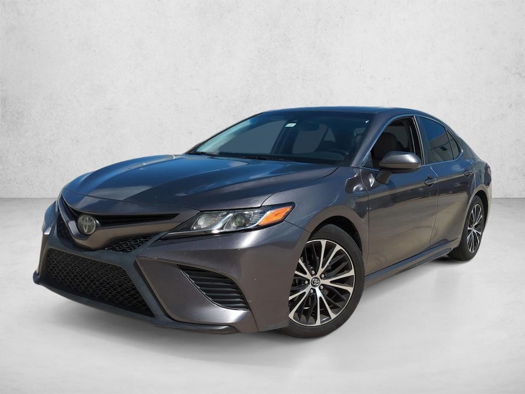 Used 2020 Toyota Camry SE Sedan