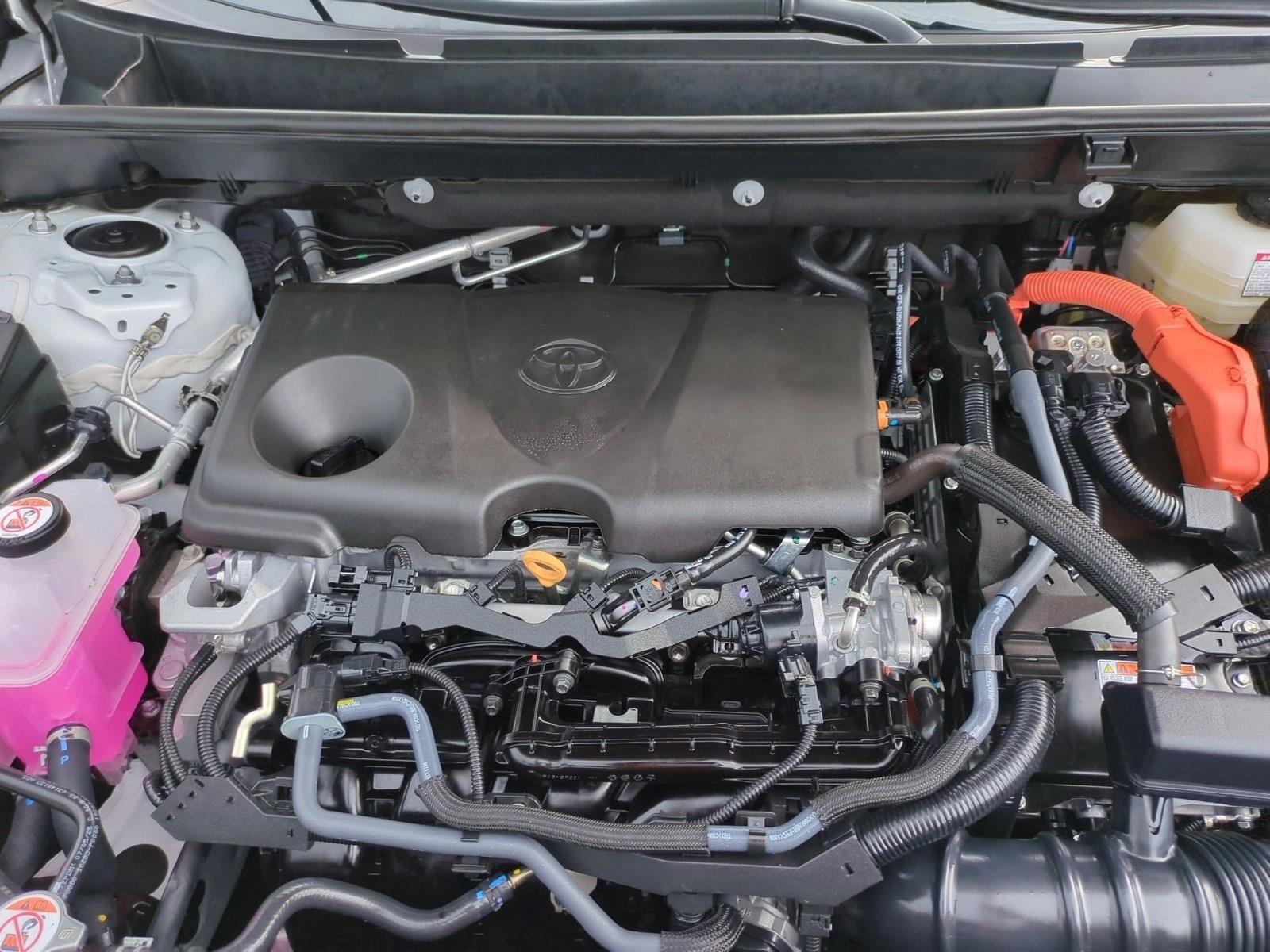 2025 Toyota RAV4 XLE - Photo 23