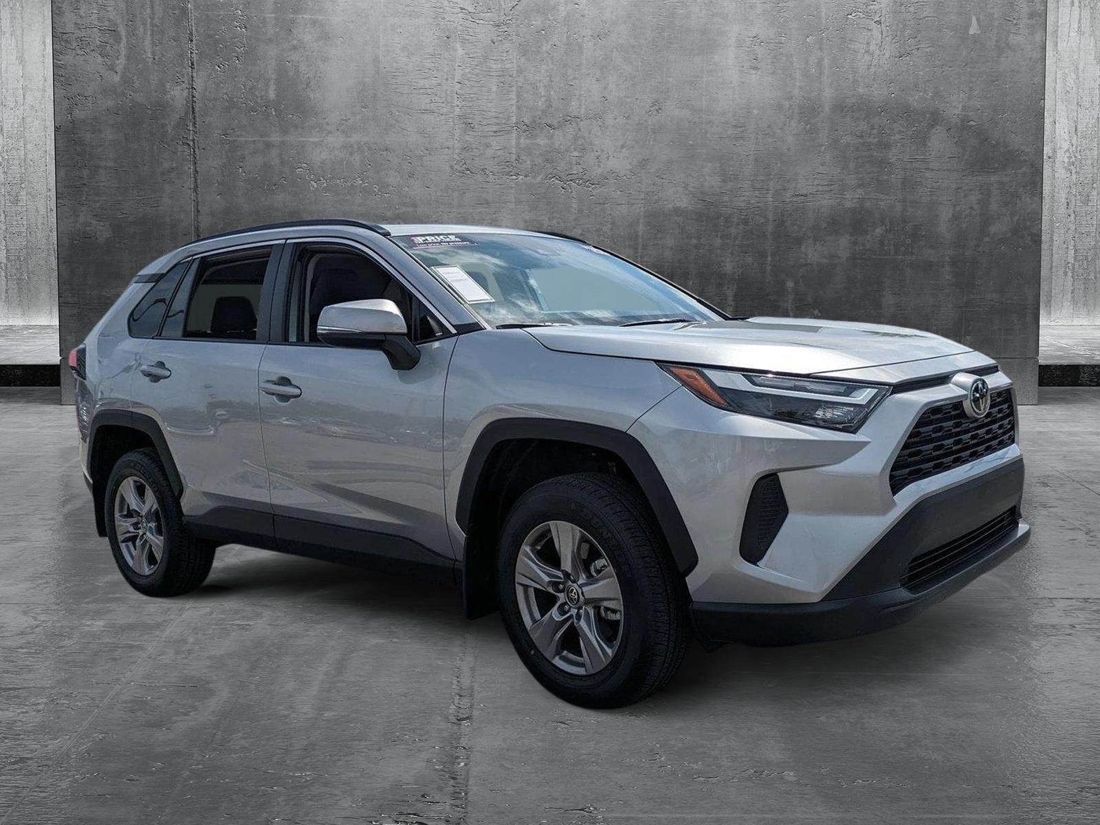 2025 Toyota RAV4 XLE photo 3