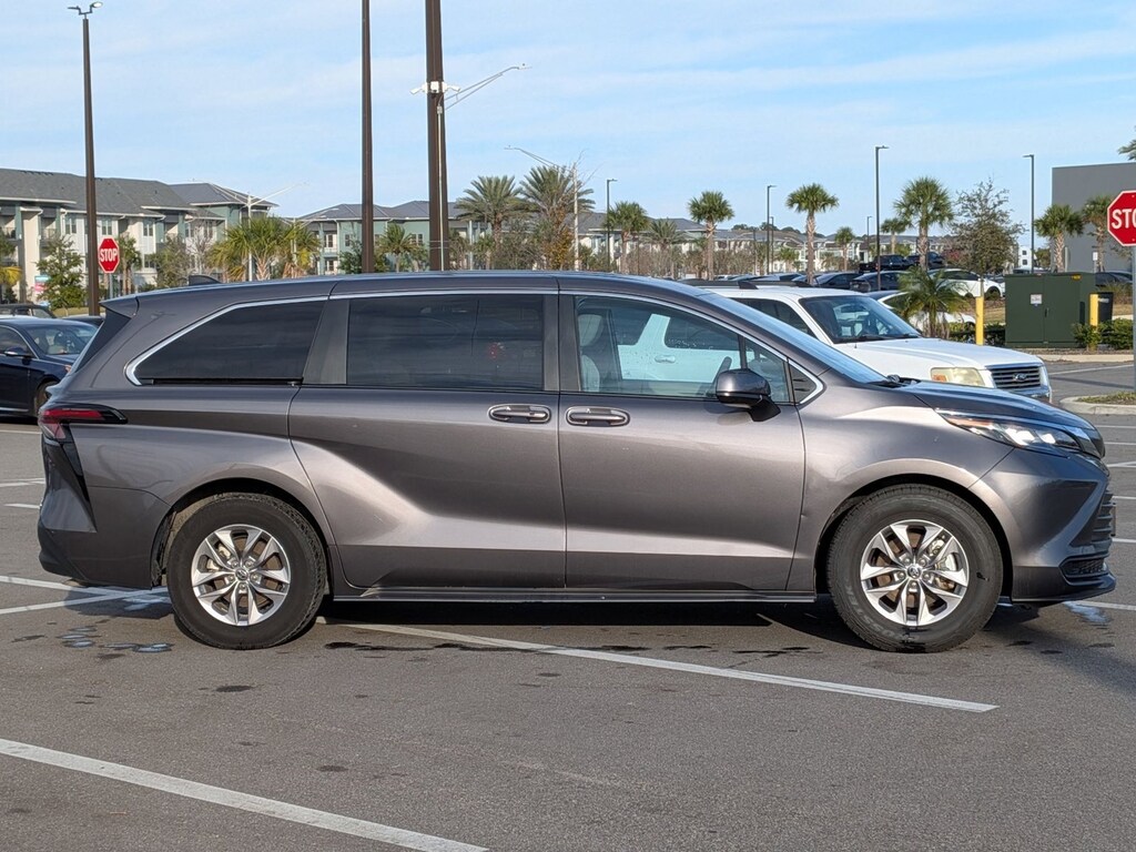 Used 2023 Toyota Sienna LE 8 Passenger Van Passenger Van