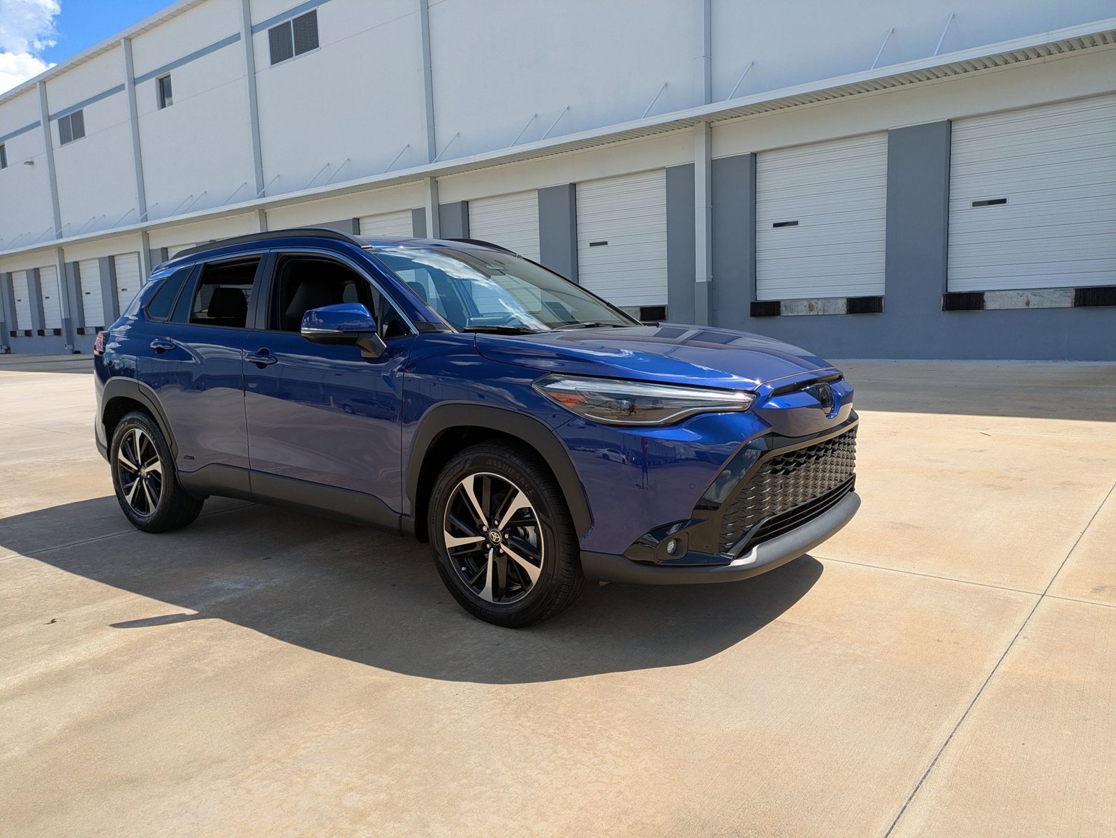 2023 Toyota Corolla Hybrid XSE photo 3