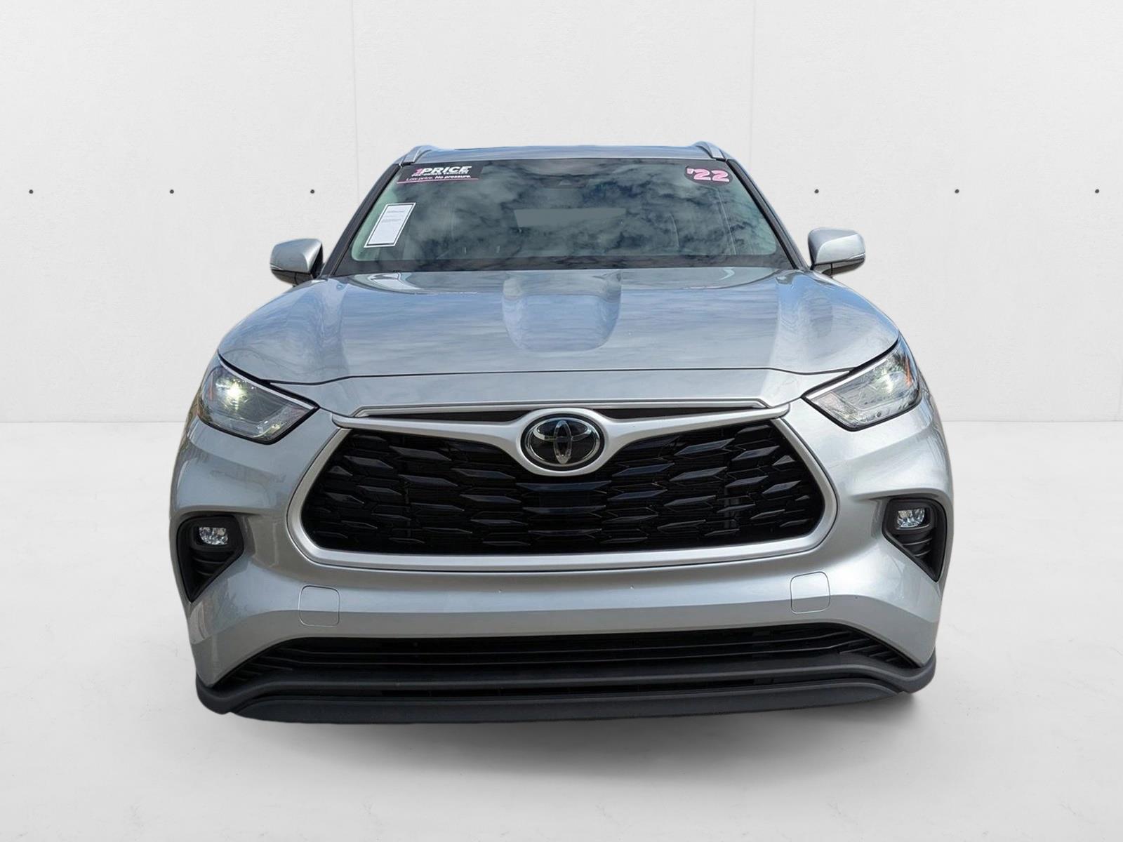 2022 Toyota Highlander XLE photo 2