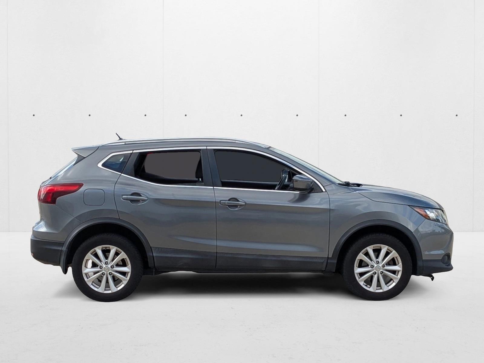 2018 Nissan Rogue SV photo 3