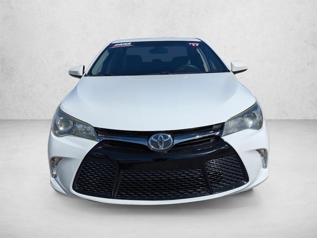 Used 2017 Toyota Camry SE Sedan