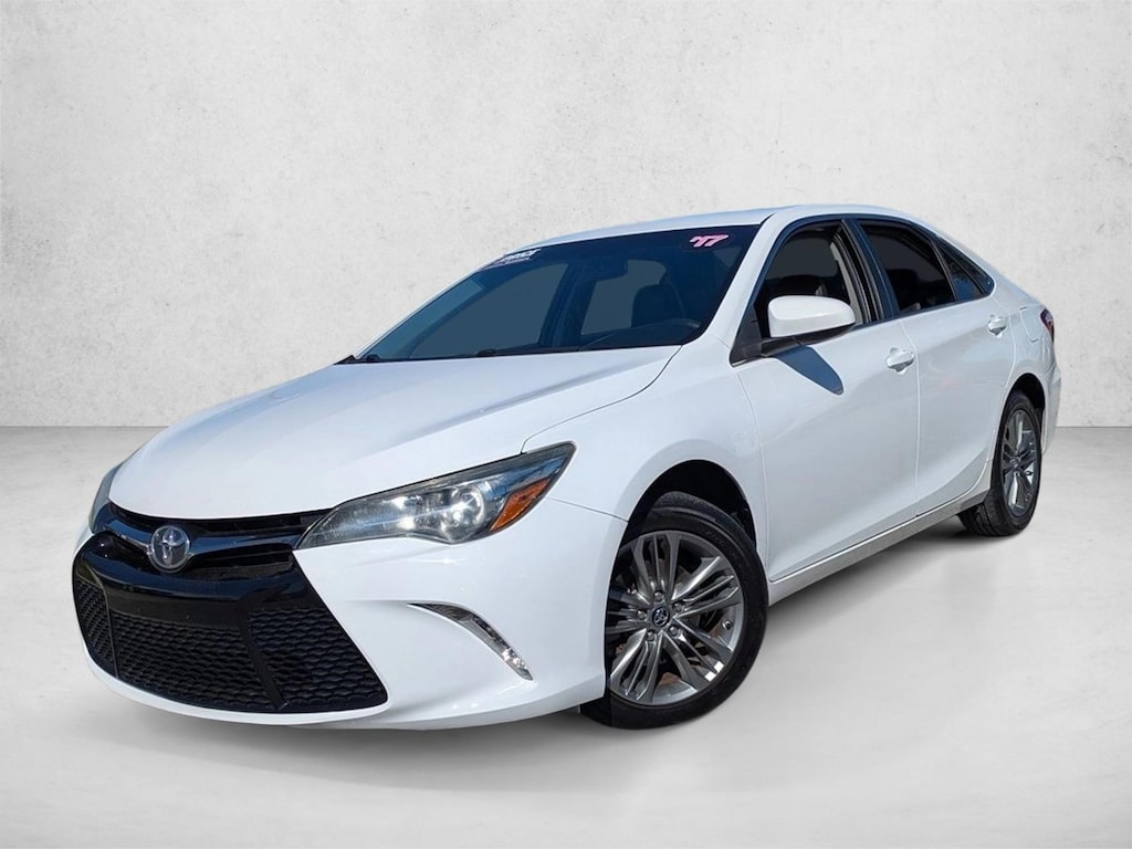 Used 2017 Toyota Camry SE Sedan