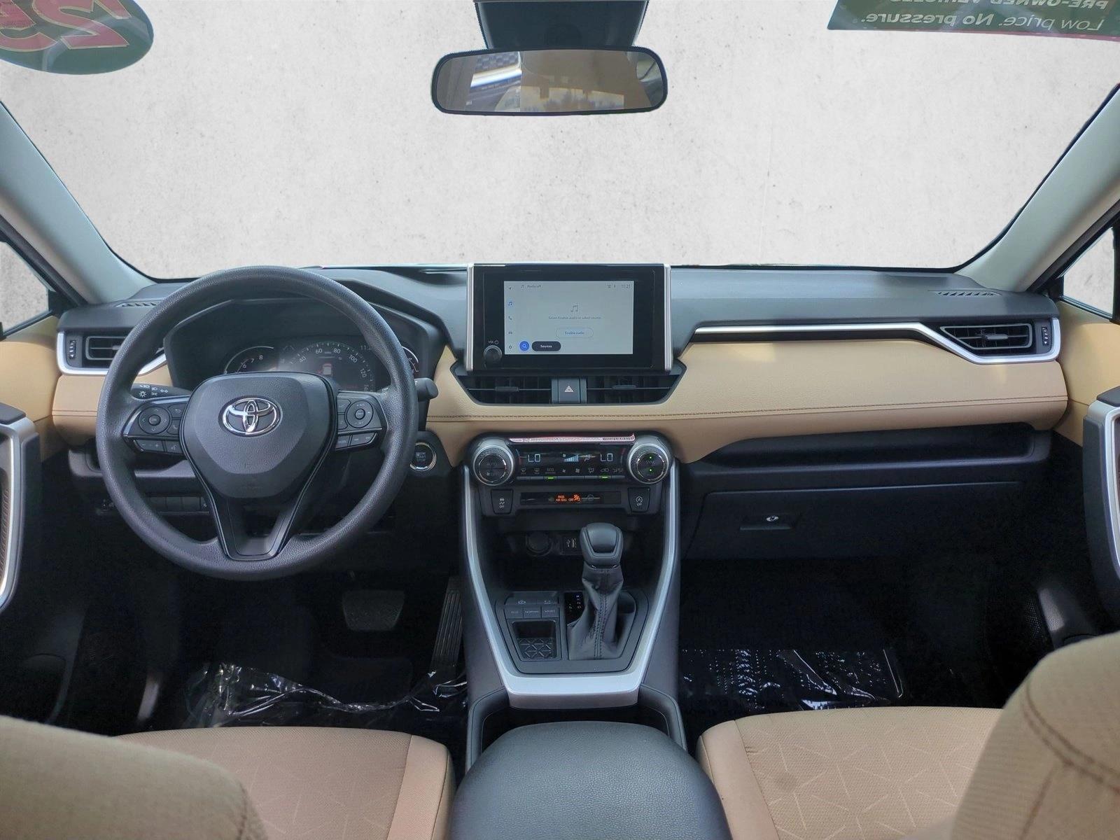 2025 Toyota RAV4 XLE - Photo 18