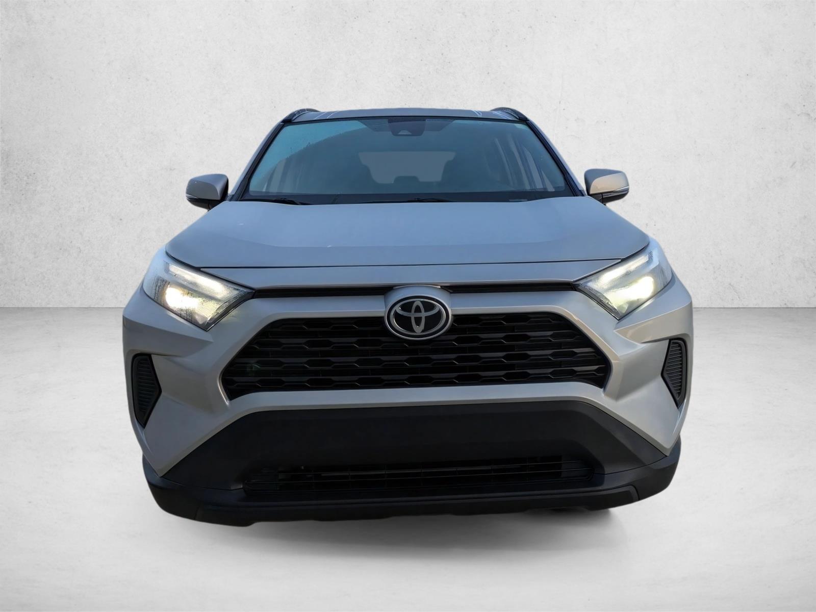 2024 Toyota RAV4 XLE photo 2