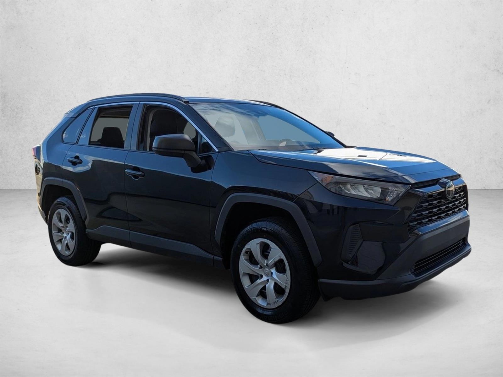 2021 Toyota RAV4 LE photo 3