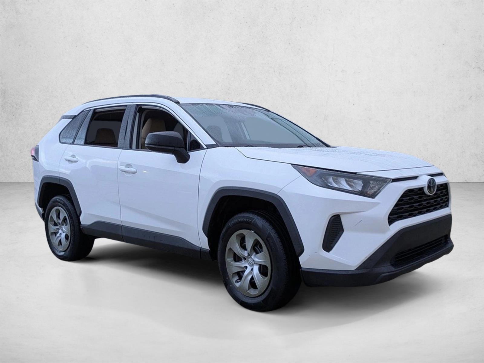 2019 Toyota RAV4 LE photo 3