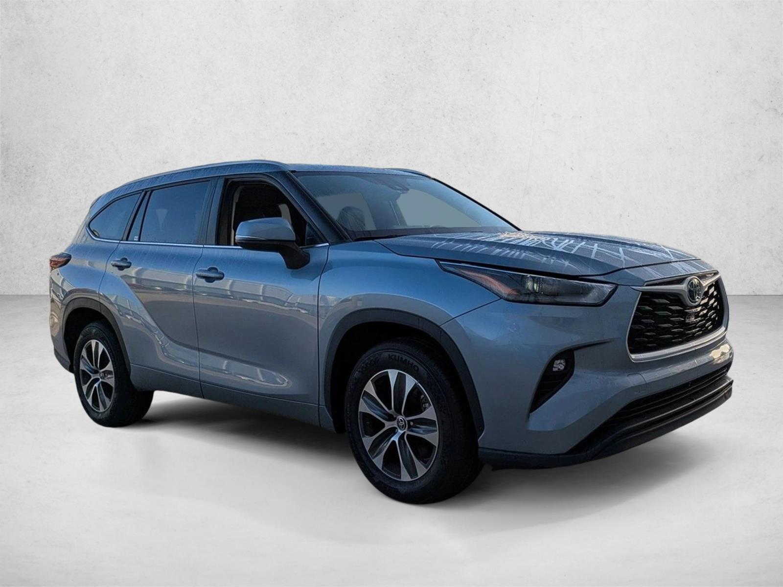 2024 Toyota Highlander XLE photo 3