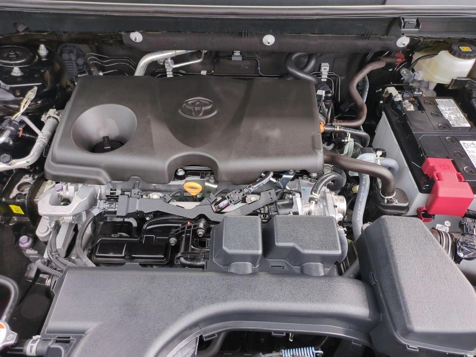 2025 Toyota RAV4 XLE - Photo 23