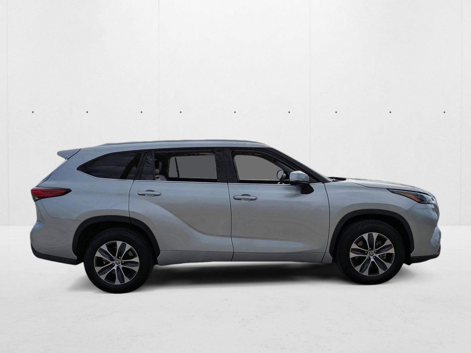 2022 Toyota Highlander XLE photo 4
