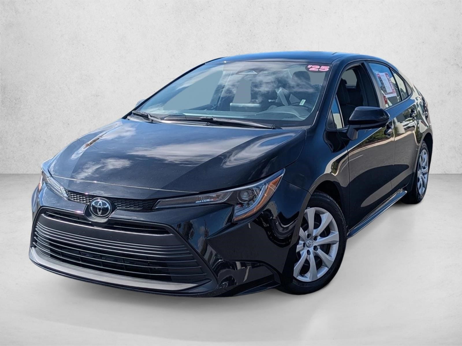 2025 Toyota Corolla LE's photo