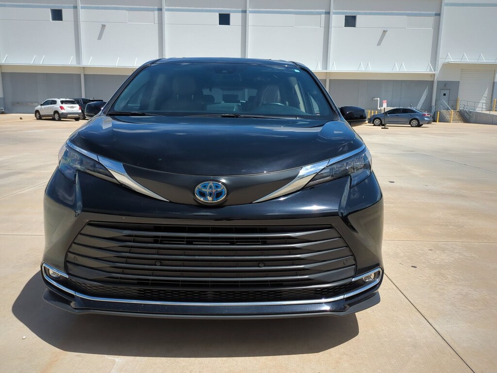 Used 2024 Toyota Sienna XLE 8 Passenger Van Passenger Van