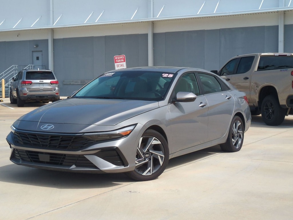 Used 2025 Hyundai Elantra Limited Sedan
