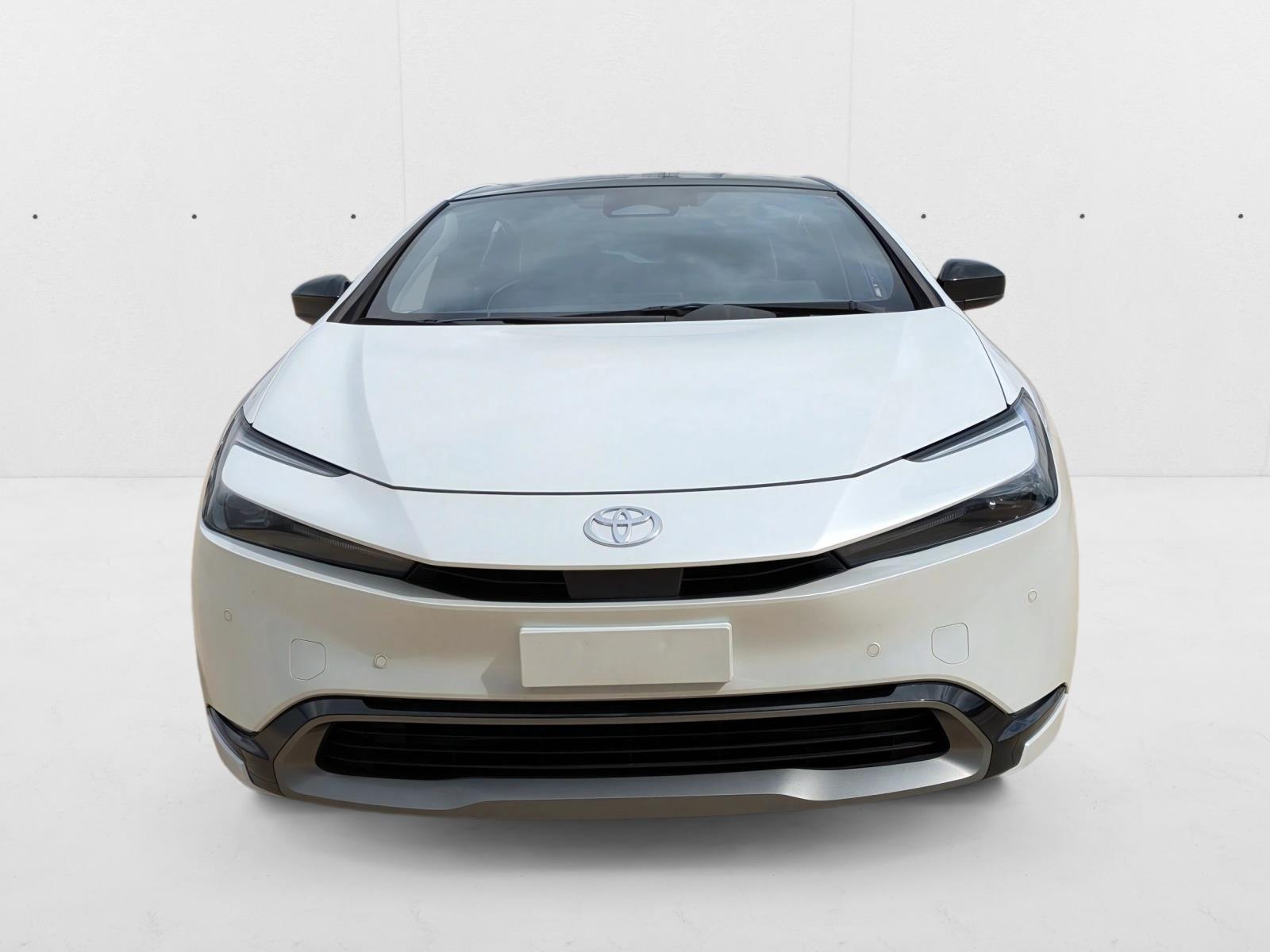 2023 Toyota Prius XLE photo 2