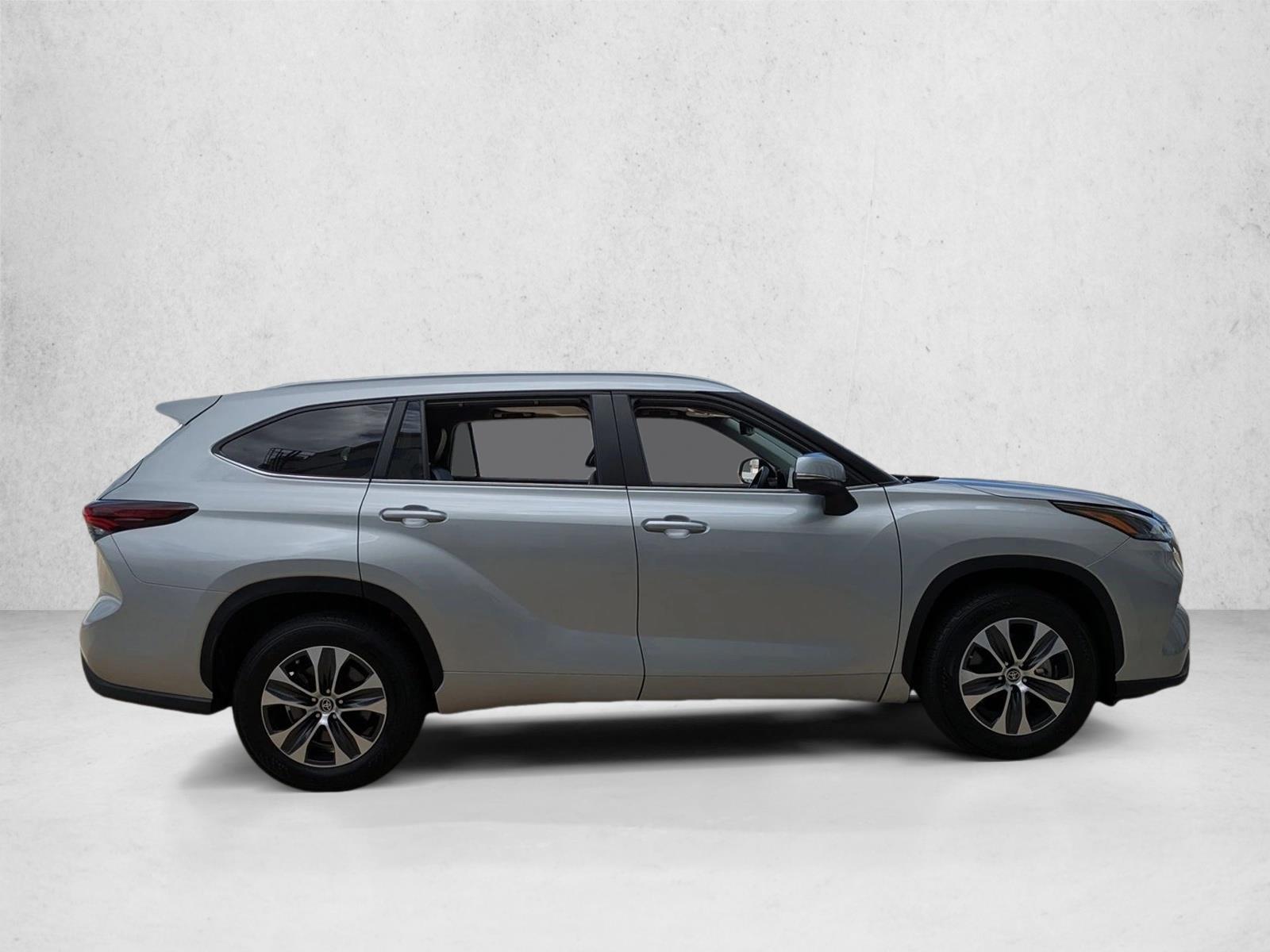 2024 Toyota Highlander Hybrid XLE photo 4