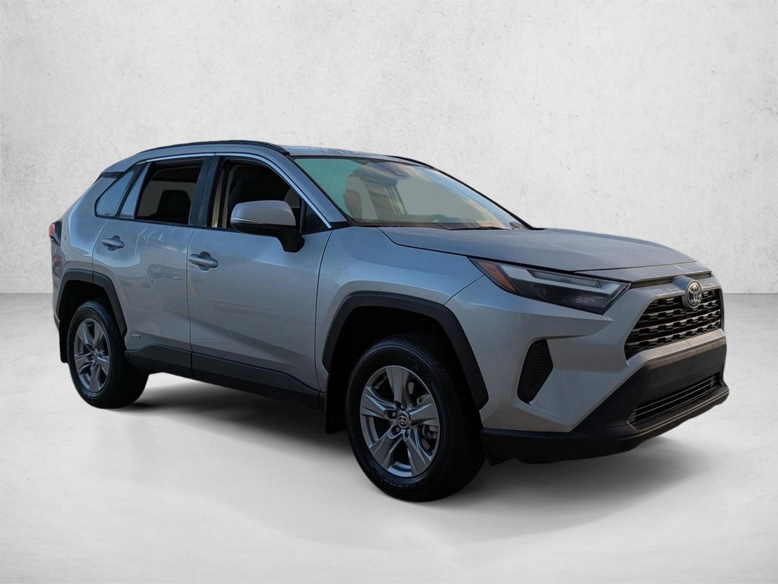2024 Toyota RAV4 Hybrid XLE photo 3