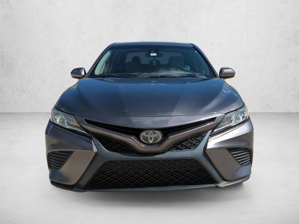 Used 2020 Toyota Camry SE Sedan