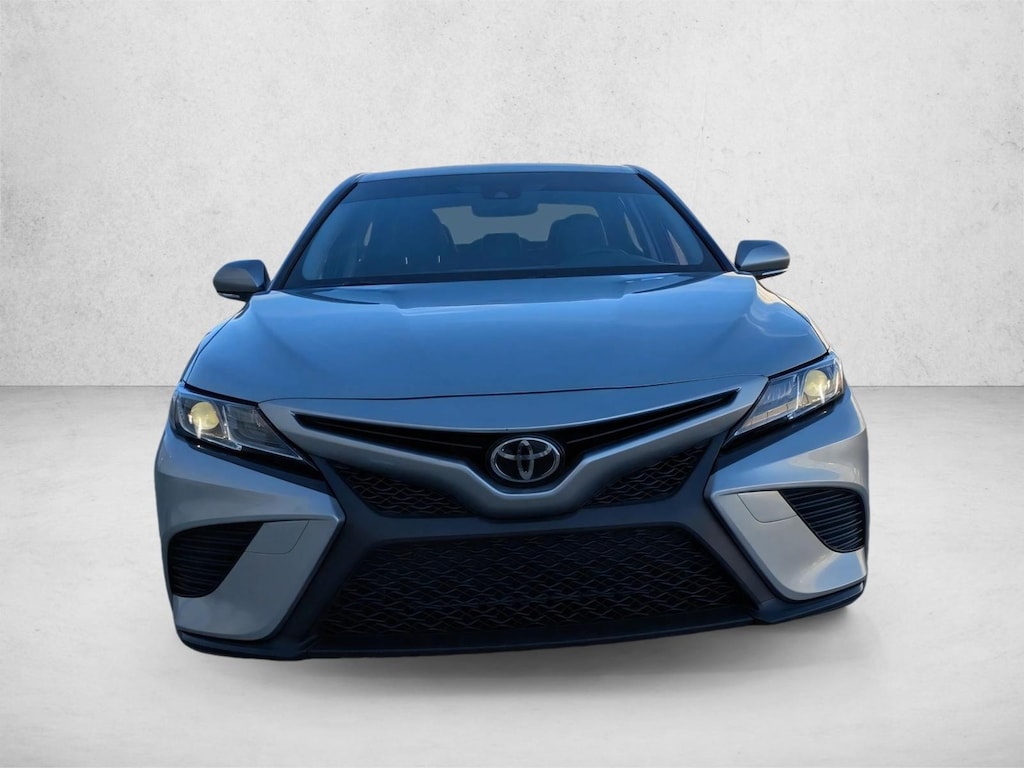 Used 2018 Toyota Camry SE Sedan