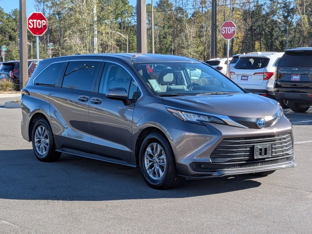 Used 2023 Toyota Sienna LE 8 Passenger Van Passenger Van