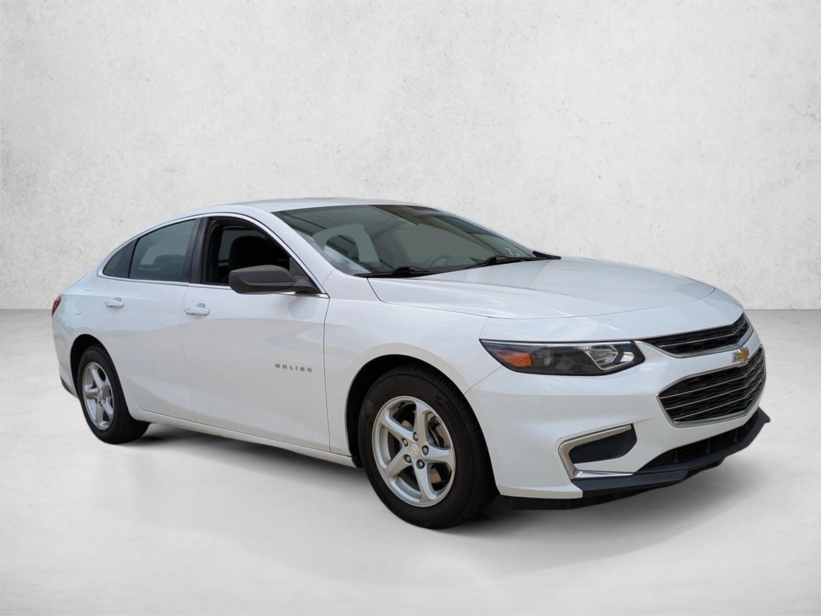 2018 Chevrolet Malibu LS photo 3