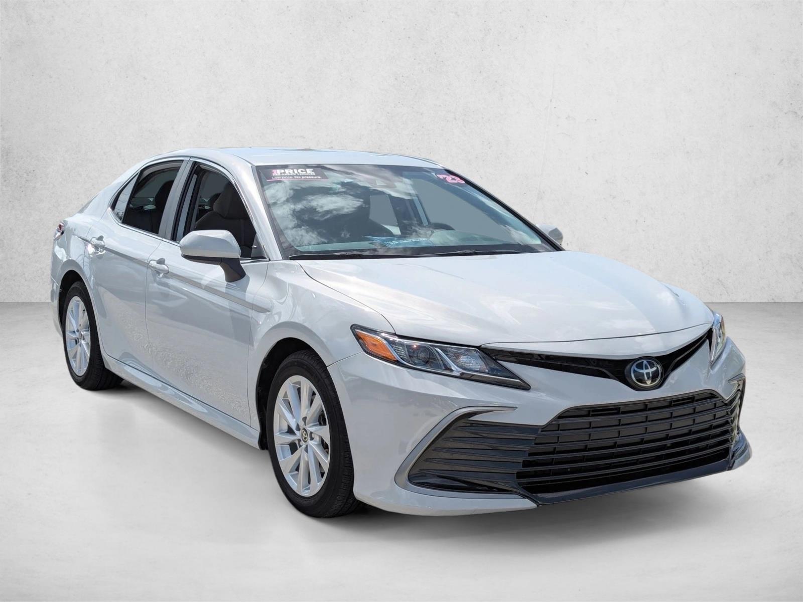 2023 Toyota Camry LE photo 3