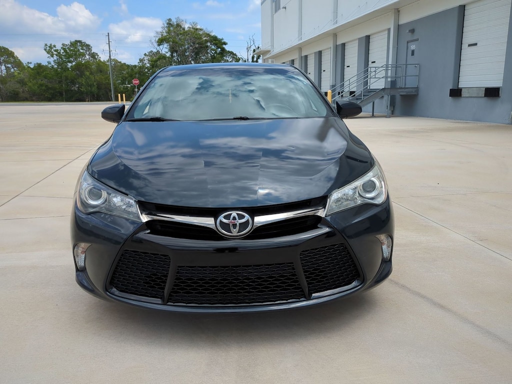 Used 2015 Toyota Camry SE Sedan