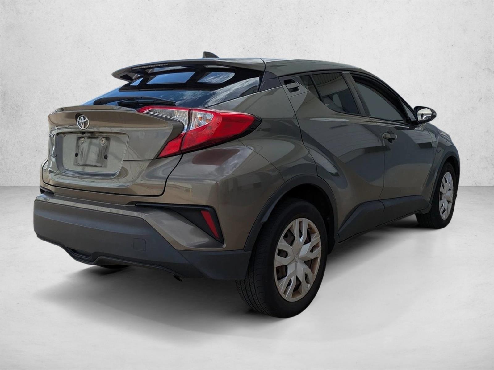 2021 Toyota C-HR LE photo 4