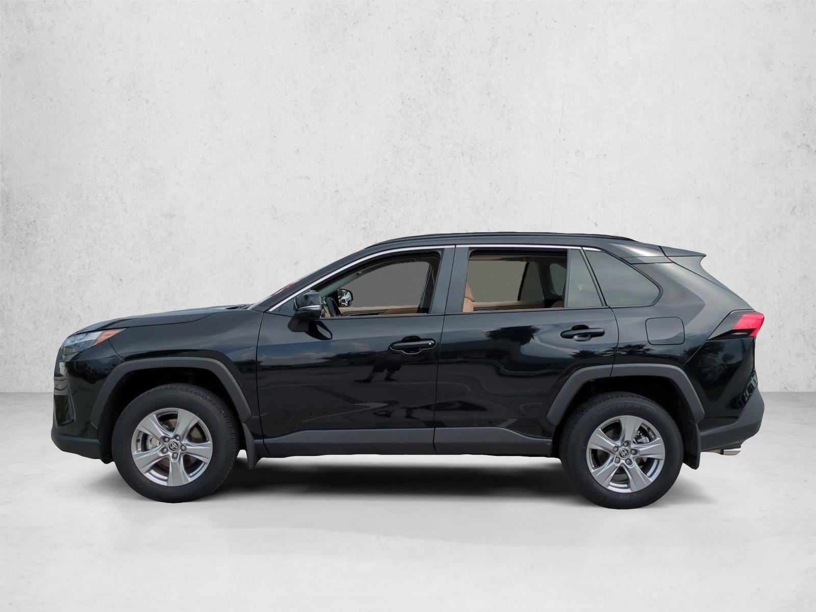 2025 Toyota RAV4 XLE - Photo 9