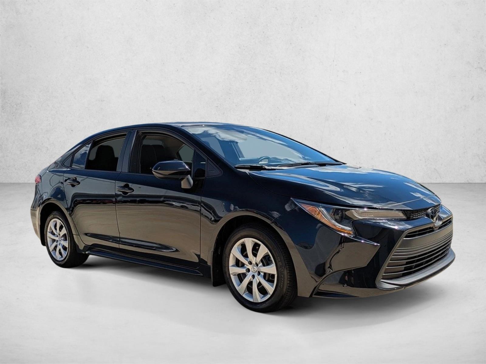 2025 Toyota Corolla LE photo 3