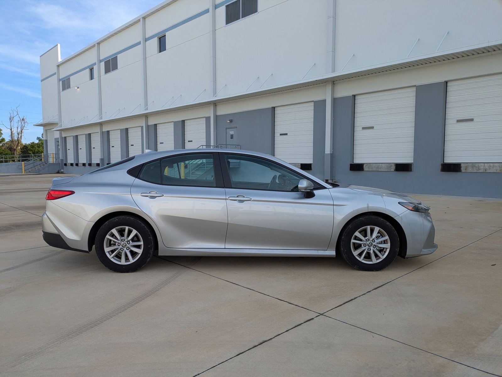 2025 Toyota Camry SE photo 2